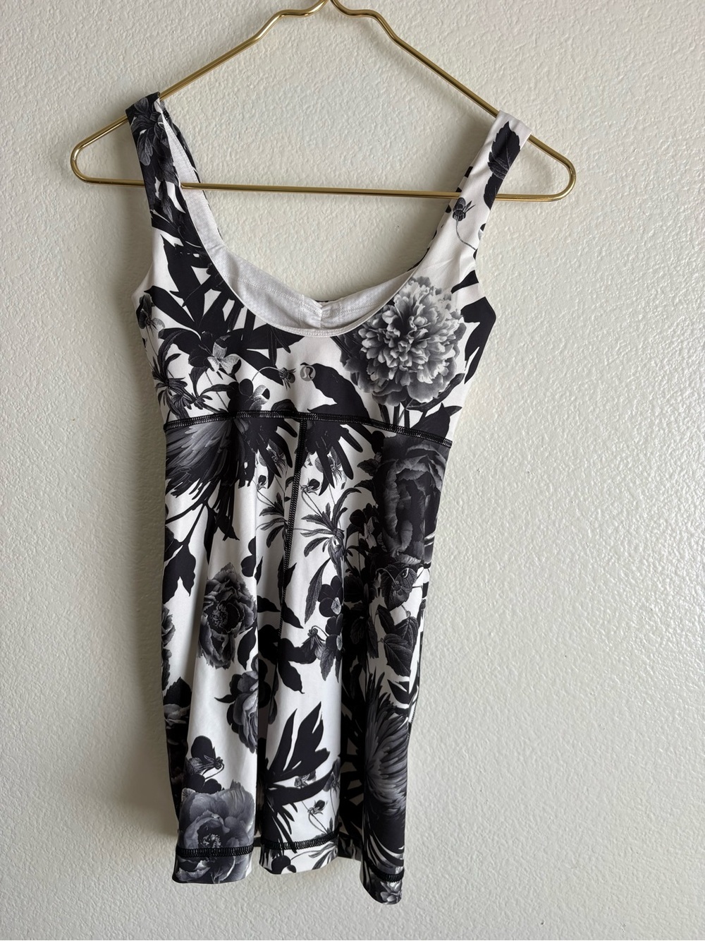 lululemon athletica Black & White Botanical Tank - Picture 2 of 5